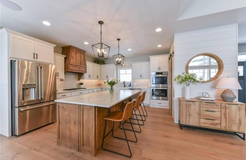 Brainerd House | Beautiful NEW waterfront lake home on Gull Lake Chain - Round Lake