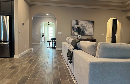 Clovis House | Beautiful newer 3,000 sq ft single story 4-bedroom house with WiFi, AC,