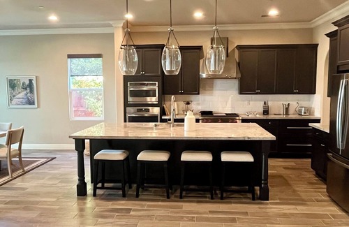 Clovis House | Beautiful newer 3,000 sq ft single story 4-bedroom house with WiFi, AC,