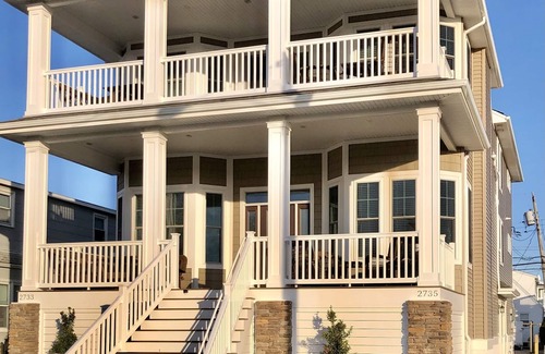 Gold Coast House | Beautiful Newer Construction 5 BR 3.5 bath