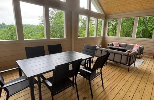 Smithville House | Beautiful newly built Center Hill Lake retreat. Minutes to the marinas.