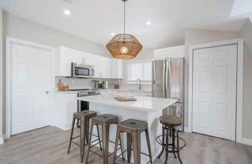 Ontario House | Beautiful newly renovated home w/canal view