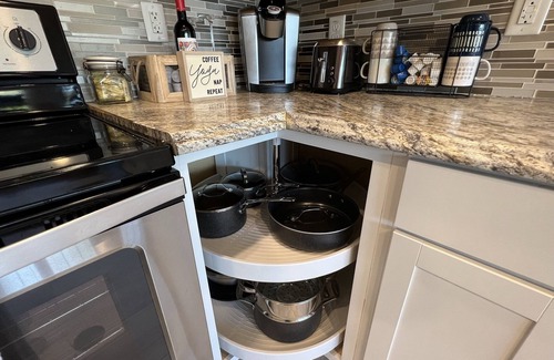 Greensboro House | Beautiful Newly listed home, Newly Remodeled Home 5beds/sleeps 9 close to DT GSO