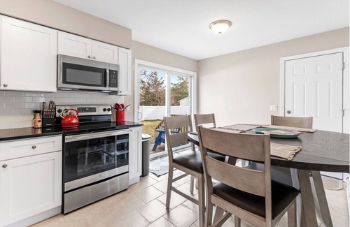 Hampton Bays House | Beautiful newly renovated Hampton Bays home w/heated pool close to ocean beaches