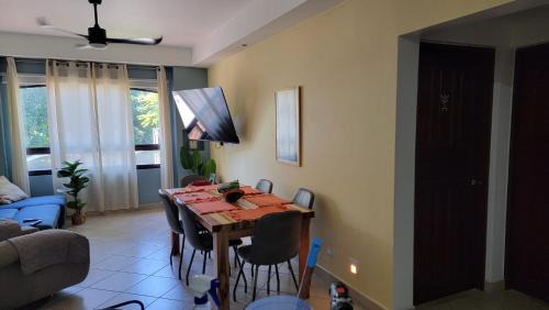 Tamarindo Apartment | Beautiful newly refurbished 2 bedroom 2 Bathroom 2nd floor condo