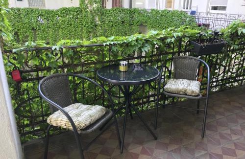 Istvanmezo Apartment | Beautiful newly refurbished studio,fully equipped apartment walking distance to the City Park where you will find the world famous Szechenyi thermal bath spa, Museums , and the Capital Circus , AC, smart TV, high speed internet
