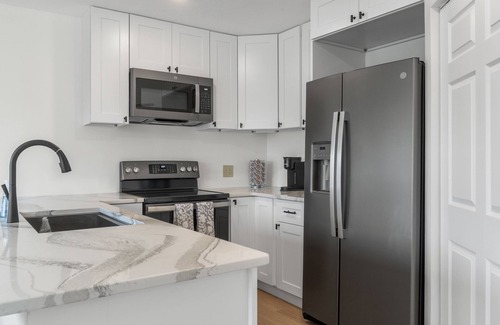 Florida Ridge Condo | Beautiful Newly Remodeled Condo Minutes to the Beach