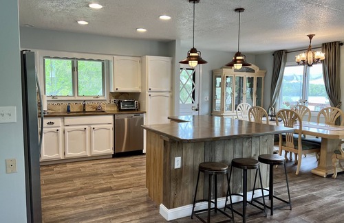 Brill House | Beautiful, newly remodeled house on Long Lake