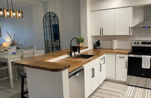 Tropical Cove Condo | Beautiful newly renovated 2 Bed 2 Bath condo in the Lexington County Club