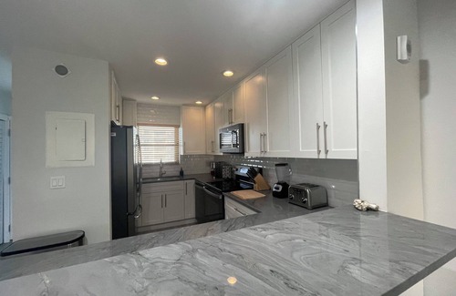 Central Beach Condo | Beautiful newly renovated condo right on the ocean!