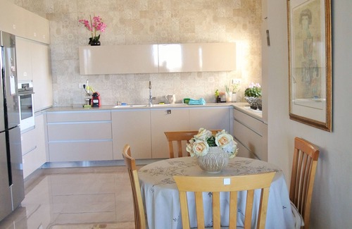 Talbieh Apartment | Beautiful Newly Renovated Jerusalem Apt for rent Kosher Kitchen