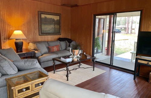 Abbeville House | Beautiful, Newly Renovated LakeFront Home-Pet Friendly