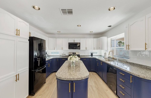 Rhodes Ranch House | Beautiful Newly Renovated 4 Bed House U024