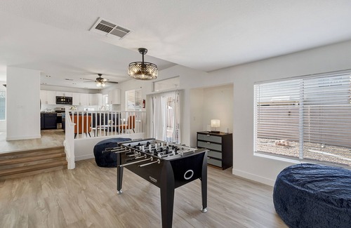 Rhodes Ranch House | Beautiful Newly Renovated 4 Bed House U024