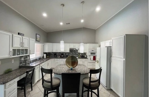 Arrowhead Lakes House | Beautiful Newly Renovated 5-Bedroom Home with Pool