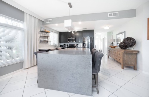 Seven Mile Beach Condo | Beautiful! Newly Renovated Luxury Ground Floor Condo Seven Mile Beach