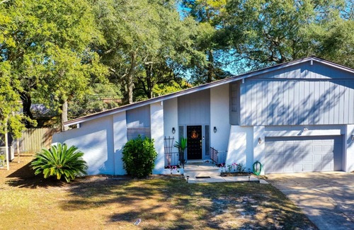 Niceville House | Beautiful Niceville Home Close to Destin. Close to Eglin AFB! TDY and Transient Military Welcome.