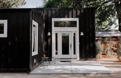 Collister Cottage | Beautiful, North Boise Guesthousenn