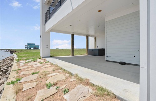 Francitas House | Beautiful Oasis on the Bay! Gorgeous Views, Great Fishing and Pool Access!