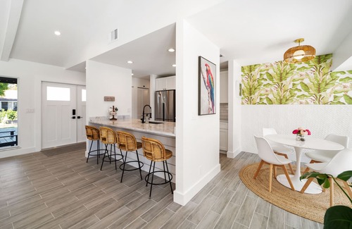 Tropic Palms House | Beautiful Oasis on Canal w/Pool, near the Beach!