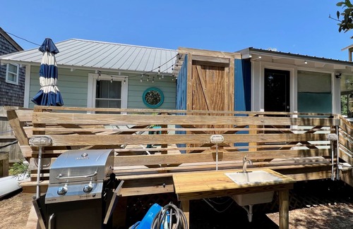 Colington House | Beautiful OBX "Seaglass" Cottage- Newly Renovated & Close to the Beach
