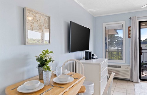 Hilton Head Island Condo | Beautiful Ocean View - Walk to Coligny