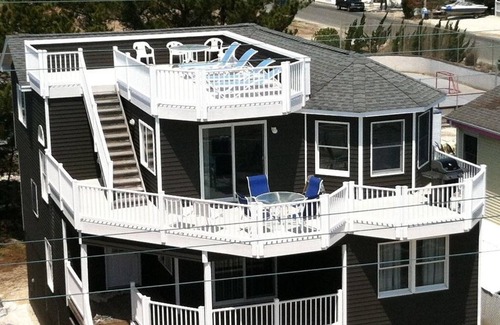 South Beach Haven House | Beautiful Ocean & Bay Views - 3 Decks, 2 MBR Suites, 2 LRs, park/playground
