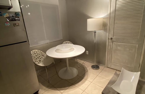 North of Montana Apartment | Beautiful Ocean Breeze Santa Monica Apartment