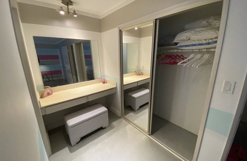 North of Montana Apartment | Beautiful Ocean Breeze Santa Monica Apartment
