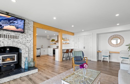 Regional District of Nanaimo House | Beautiful Ocean Front Accommodation - Nanoose Bay