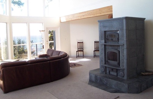 Otter Point House | Beautiful Ocean-front property