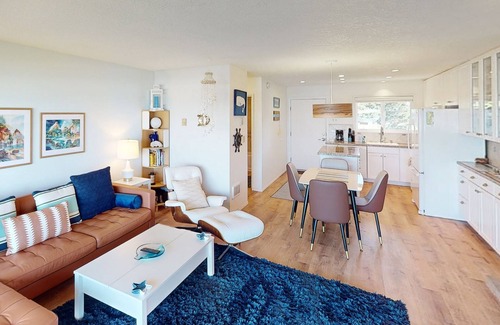Neskowin House | Beautiful ocean front condo with stunning views, WiFi, steps to beach
