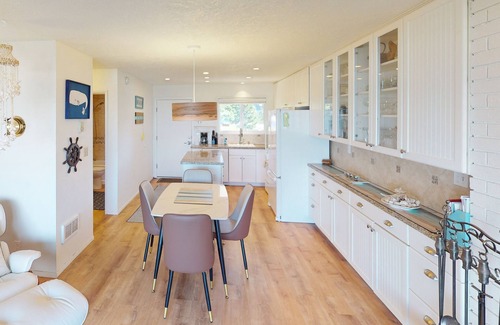 Neskowin House | Beautiful ocean front condo with stunning views, WiFi, steps to beach