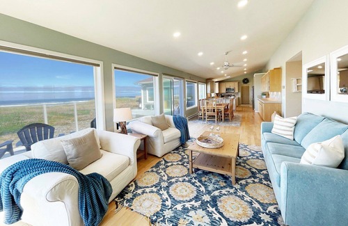 Waldport House | Beautiful Ocean Front Home! Sweeping Ocean Views!