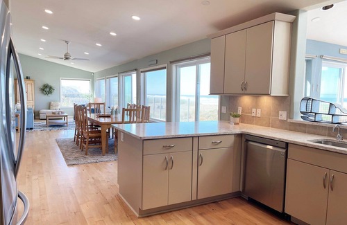 Waldport House | Beautiful Ocean Front Home! Sweeping Ocean Views!