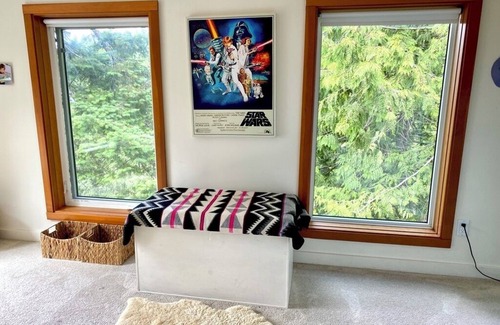 Bowen Island House | Beautiful Ocean View Home with Chef's Kitchen