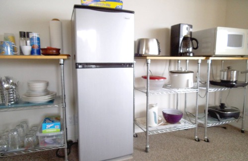 Kalaoa House | Beautiful, Ocean View Studio- Quiet, Kitchenette, Sleeps 4, Free WiFi & Parking