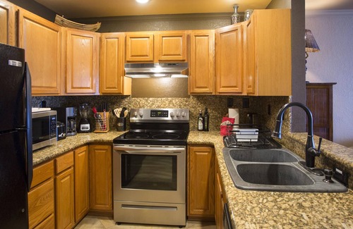 Historic Kailua Village Condo | Beautiful Oceanfront Kona Reef Resort Private Top Floor Condo A33, AC throughout