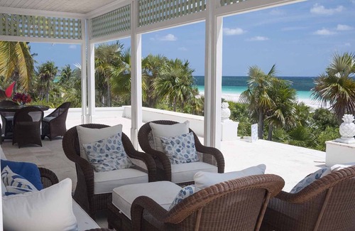 Savannah Sound House | Beautiful Oceanfront House with Swimming-pool