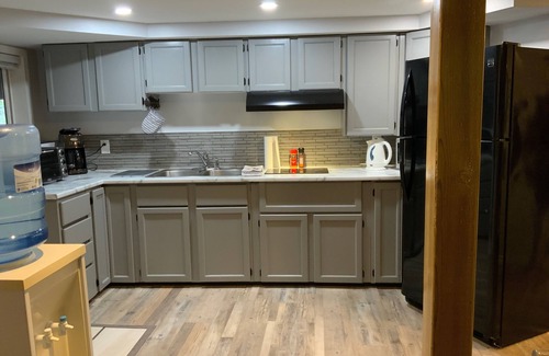 North Oyster House | Beautiful oceanside "suite" with hot tub and beach cabin