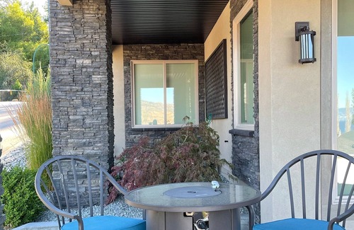 Central Okanagan House | Beautiful Okanagan lake views from this immaculate 1 bedroom suite