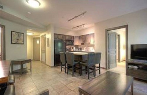 South Pandosy Condo | Beautiful Okanagan - Main Floor 2 Bdrm/2 bath - Playa Del Sol SEEKING LONG STAY