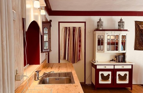 Hoogerheide Cabin | Beautiful old Coachhouse Studio on Organic Nature Domain