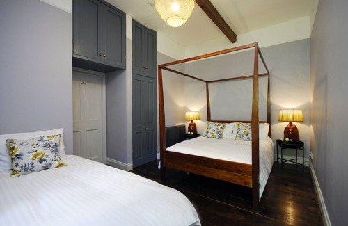 East Horrington House | Beautiful old cottage sleeps 6 near Bath