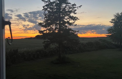 Winchester House | Beautiful old rustic house on two acres of overlooking fields in the back garden