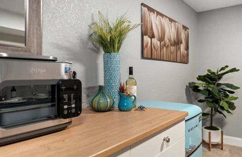 Martinez Park Apartment | Beautiful Old Town 2 Bedroom Apartment With Bikes!