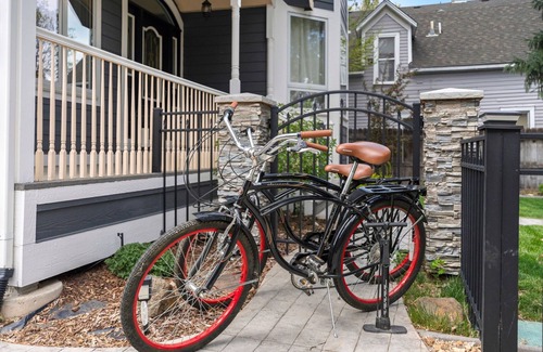 Martinez Park Apartment | Beautiful Old Town 2 Bedroom Apartment With Bikes!