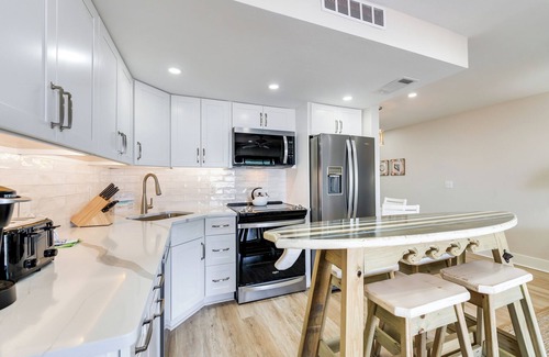 Sanibel Condo | Beautiful one-bedroom on top floor with new custom features.