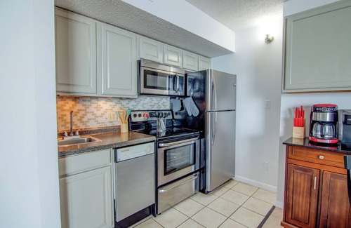 Myrtle Beach Hotel | Beautiful One Bedroom Suite + Official On-Site Rental Privileges