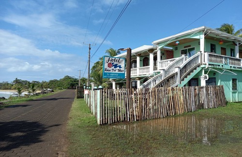 Corn Island House | Beautiful one bedroom with balcony and partial ocean view